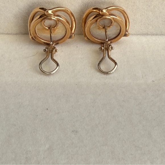 Vintage 14k gold Mabe Pearl Earrings lever Back Vintage (circa 1960s–1980s) - Picture 6 of 12